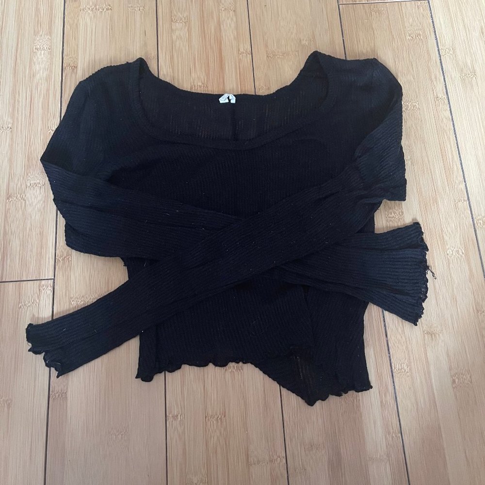 UO long sleeve crop top